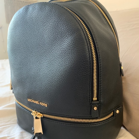 MICHAEL KORS RHEA MEDIUM BACKPACK - Picture 4 of 5